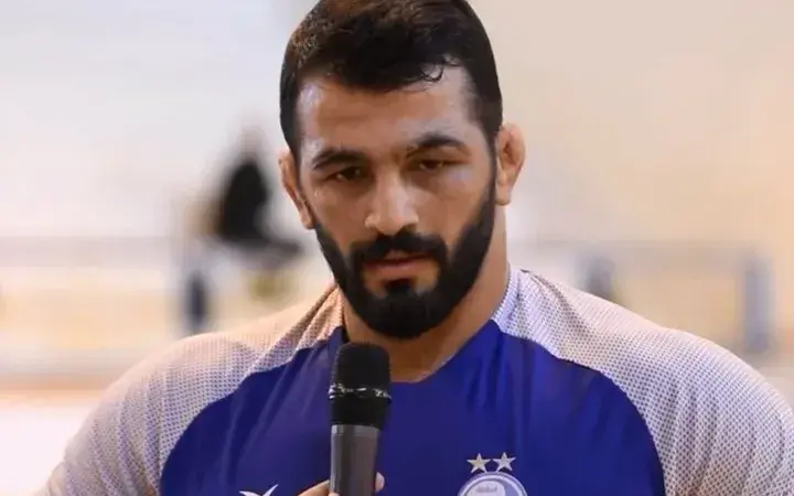 بازگشت حیرت‌انگیز حسن یزدانی به تشک در نیمه‌نهایی لیگ برتر کشتی!