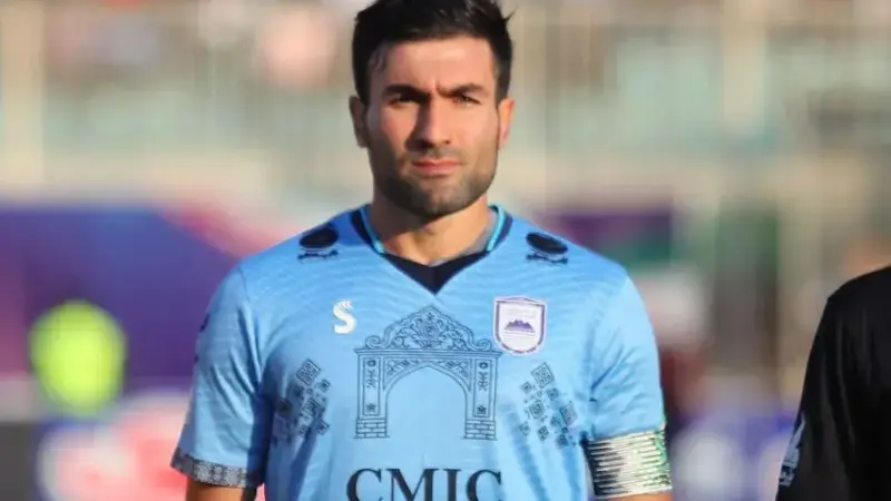 گلزن چادرملو: پرش بلند و ضربه سر تماشایی که همه را شوکه کرد!