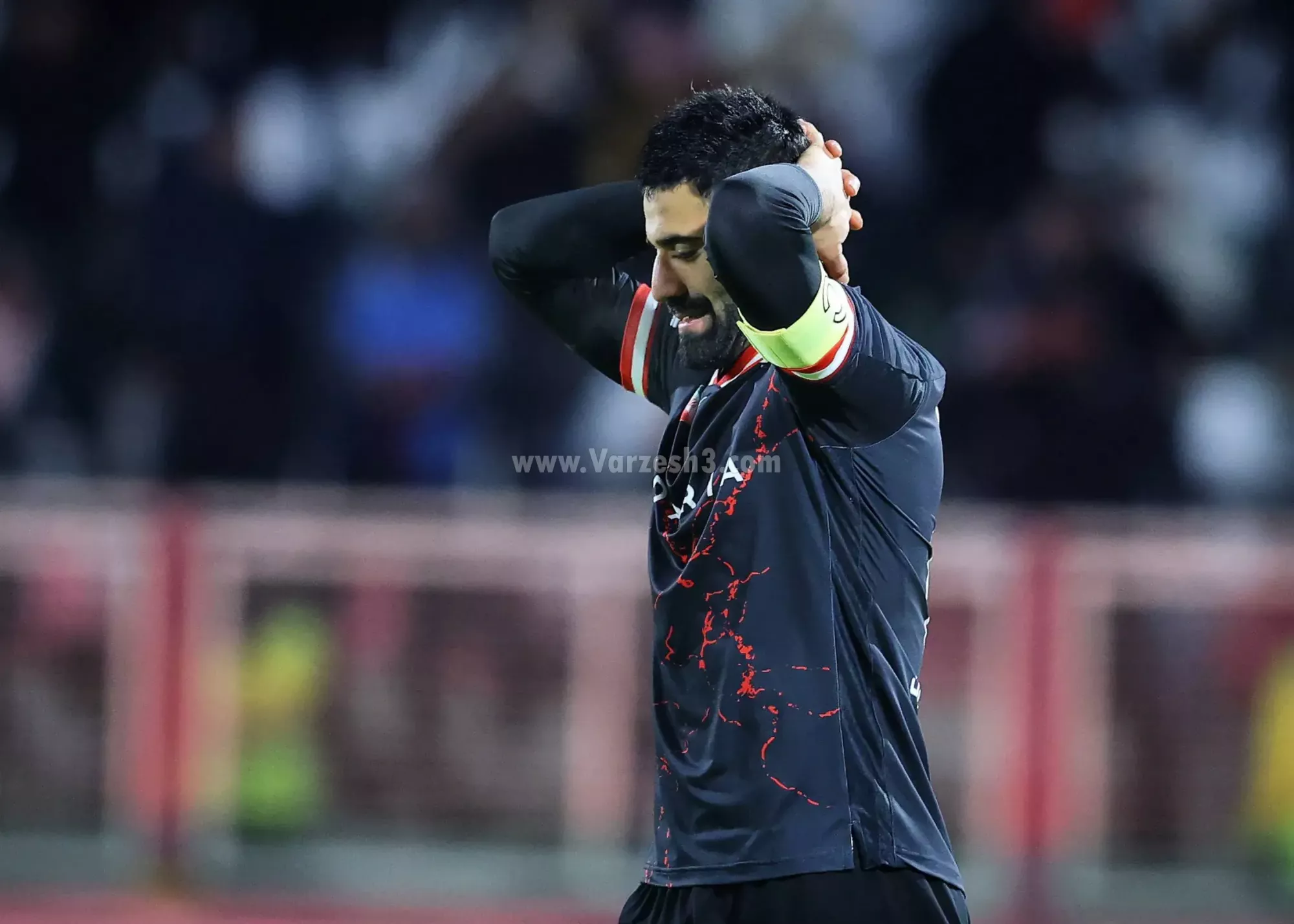 کنعانی‌زادگان به داوری اعتراض کرد: «تا کی باید این اشتباه‌ها ادامه داشته باشد؟»