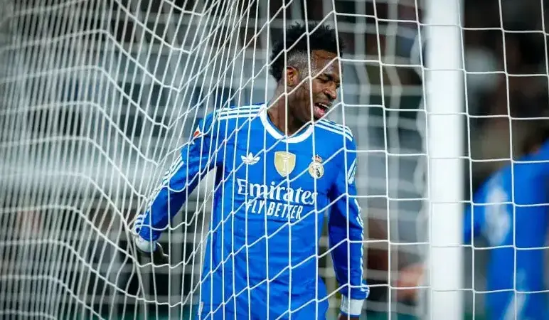 وینیسیوس در زمین خیرونا؛ لحظه‌ای که جنجال به پا کرد!