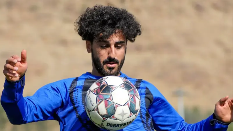 وضعیت نامشخص عیسی مرادی؛ آیا ستاره خیبر مقابل استقلال بازی می‌کند؟