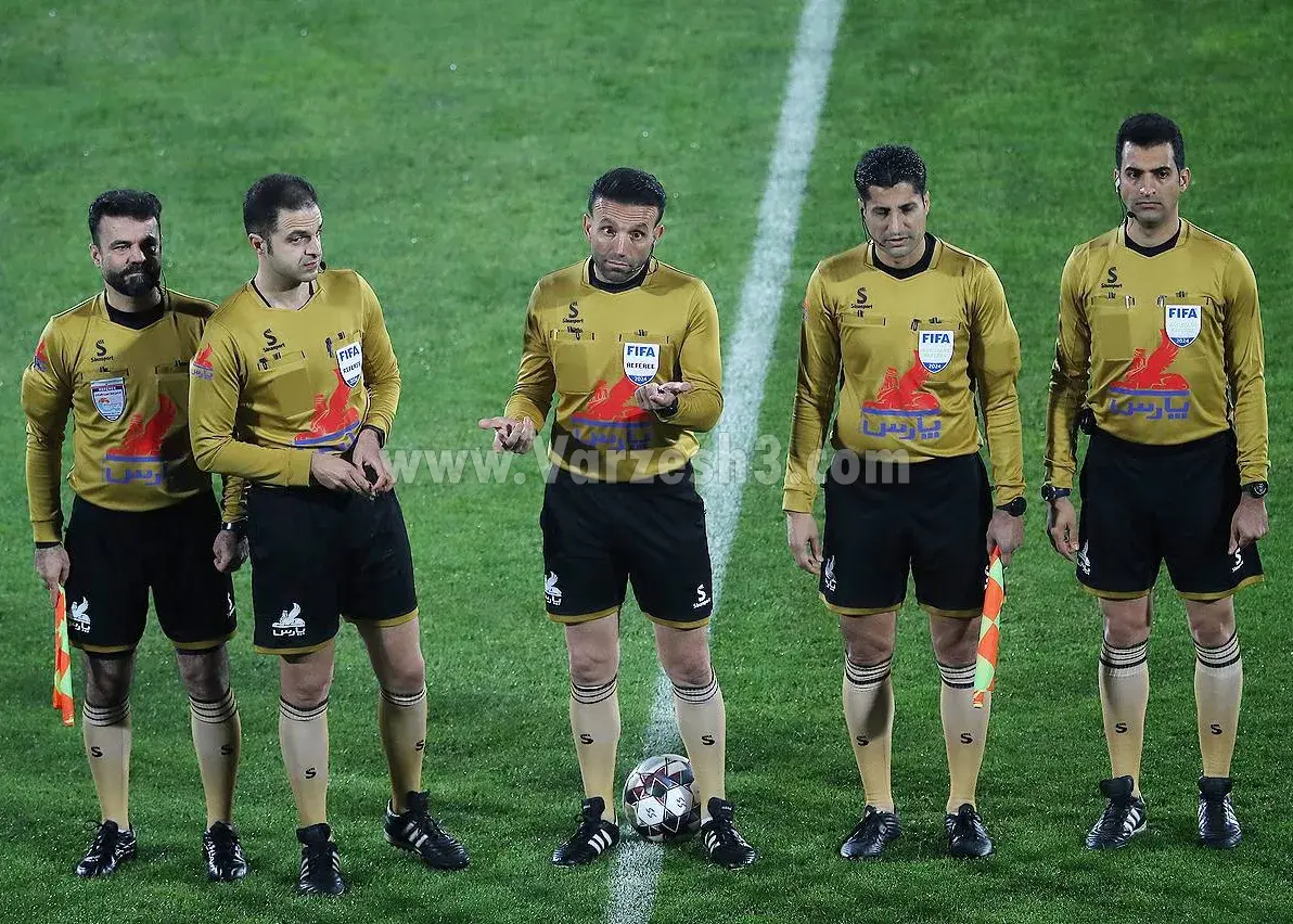 وحید کاظمی چگونه برای دومین قضاوت دربی ۱۰۶ آماده می‌شود؟ واکنش‌ها و چالش‌ها پیش از شهرآورد حساس استقلال و پرسپولیس