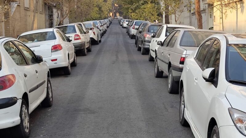 شاهد پدیده‌ای عجیب در خیابان‌های تهران؛ رد لاستیک‌ها یا آلودگی جدید؟