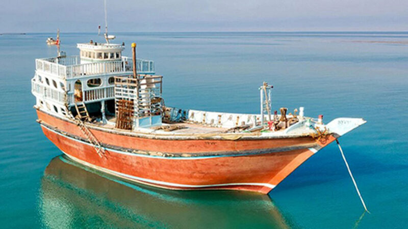 توقیف سه لنج صیادی غیرمجاز و دستگیری ۱۱ متهم در جاسک؛ پایان تخلف ترال در آب‌های خلیج فارس