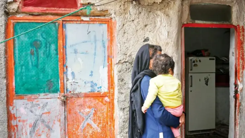 وقتی ۶۰ درصد ایرانی‌ها زیر خط فقرند، دولت چگونه از ارزانی بنزین می‌گوید؟