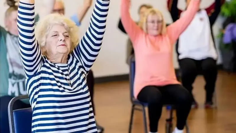 راز شگفت‌انگیز داوطلبی که روند زوال عقل را در سالمندان کند می‌کند!