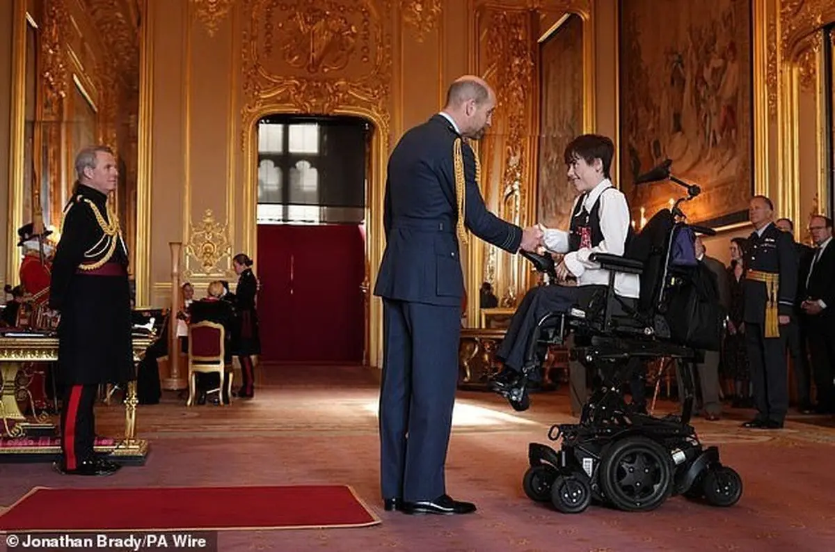 دختر 11 ساله‌ای که با بیماری نادر، شوالیه بریتانیا شد!