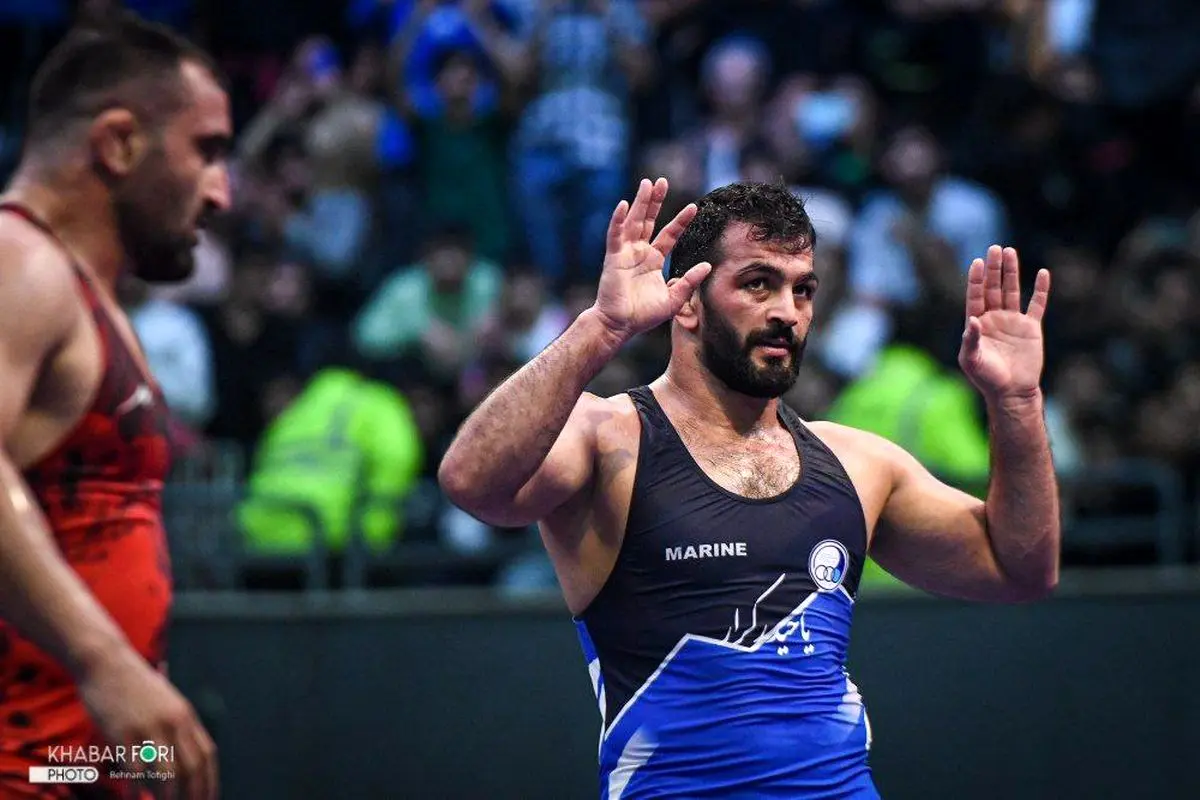 رقابت نفس‌گیر لیگ برتر کشتی آزاد در قاب تصاویر جذاب!