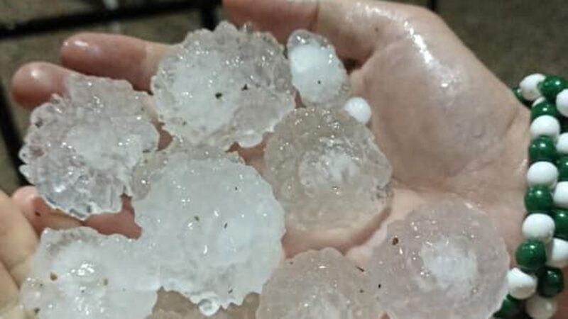 شهر گرم فارس زیر بارش تگرگ تخم‌مرغی؛ پدیده نادر در جنوب ایران!