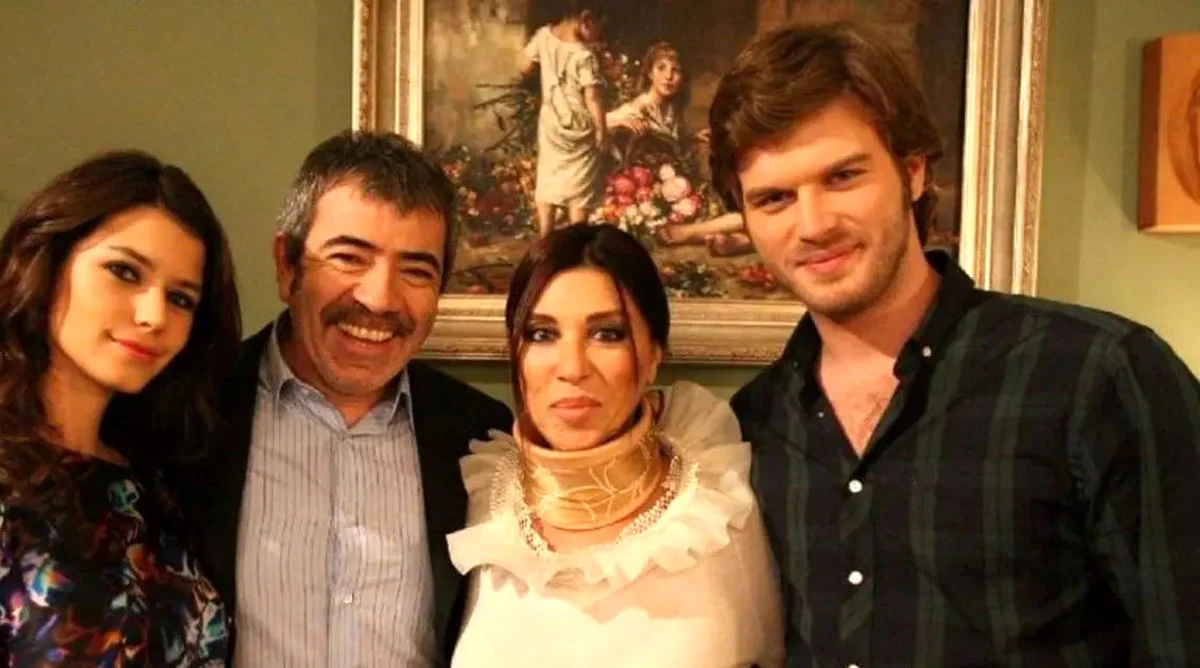 چهره متفاوت عدنان و فیروزه «عشق ممنوع» پس از ۱۷ سال؛ تغییراتی که همه را شگفت‌زده کرد!