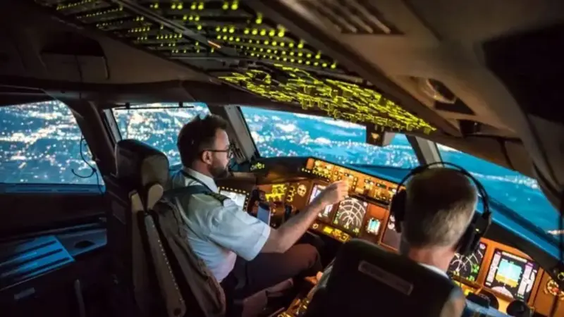 وقتی خلبان در پرواز می‌میرد؛ سرنوشت مسافران چگونه رقم می‌خورد؟