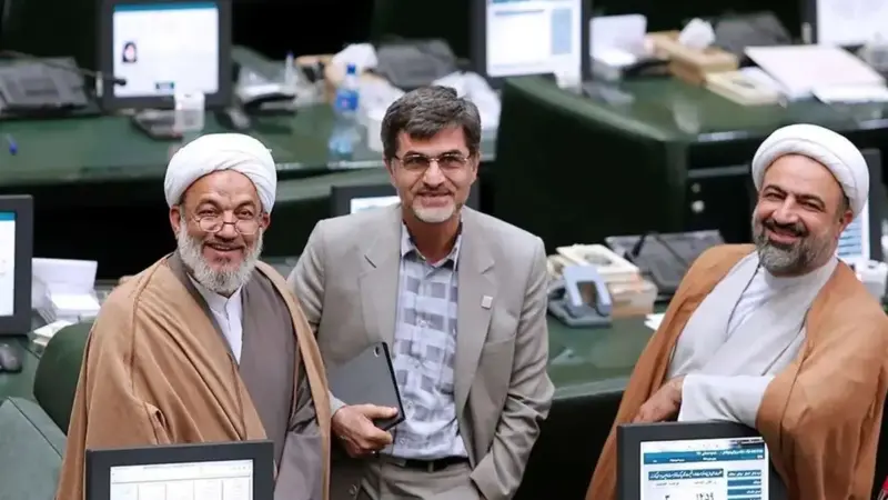 اسامی جنجالی امضاکنندگان طرح محدودیت فضای مجازی؛ چهره‌هایی که همه درباره‌شان حرف می‌زنند!