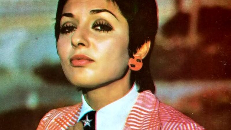 عکسی دیده نشده از گوگوش جوان کنار قشنگ‌ترین تابلو فرش جهان که همه را شگفت‌زده کرد!