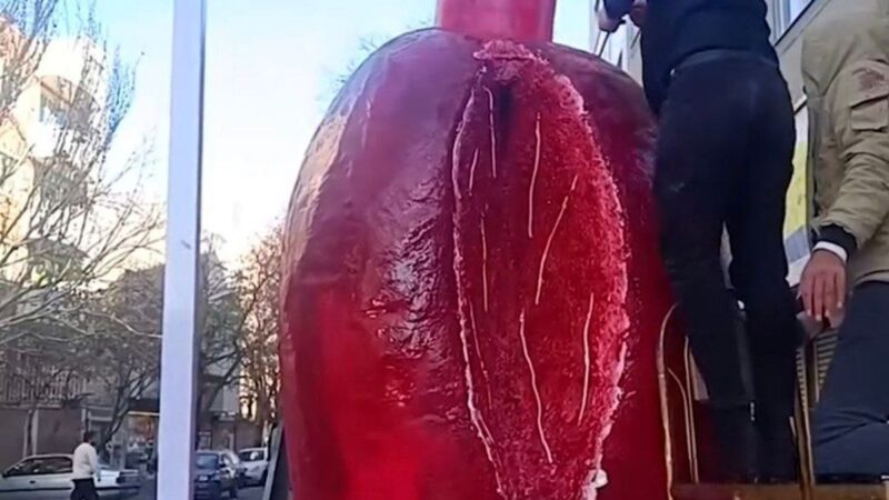 شگفتی تبریز با کیک یک و نیم تنی انار؛ بزرگ‌ترین جشن یلدا در خیابان‌ها!