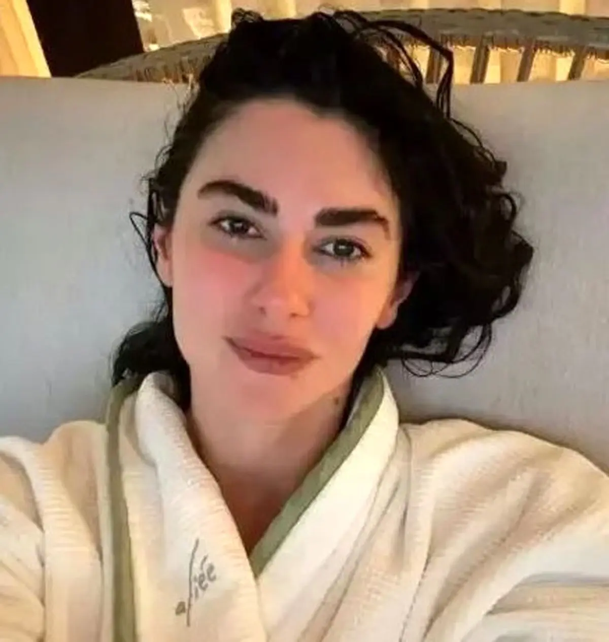 نسرین جوادزاده با تصویری ساده و حوله‌ای، فضای مجازی را به وجد آورد!