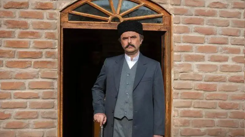 علی مصفا، بازیگر محبوب، ناگهان از سریال «بامداد خمار» جدا شد؛ دلیل اختلاف مالی چیست؟