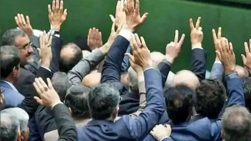 افشای پشت‌پرده تحریف عملکرد دولت‌های اصلاح‌طلب؛ پزشکیان سکوتش را حفظ می‌کند!