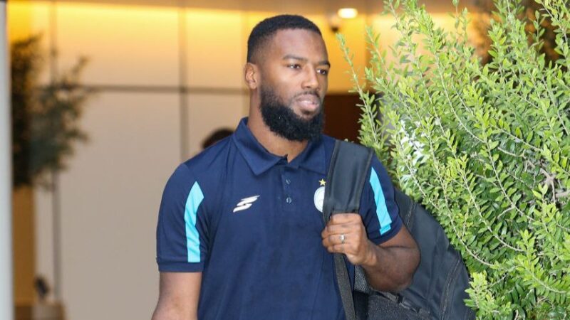 چرا ایفمارک به فشار فیفا تسلیم شد؟ پشت‌پرده جنجالی مجوز بازی نازون در استقلال فاش شد