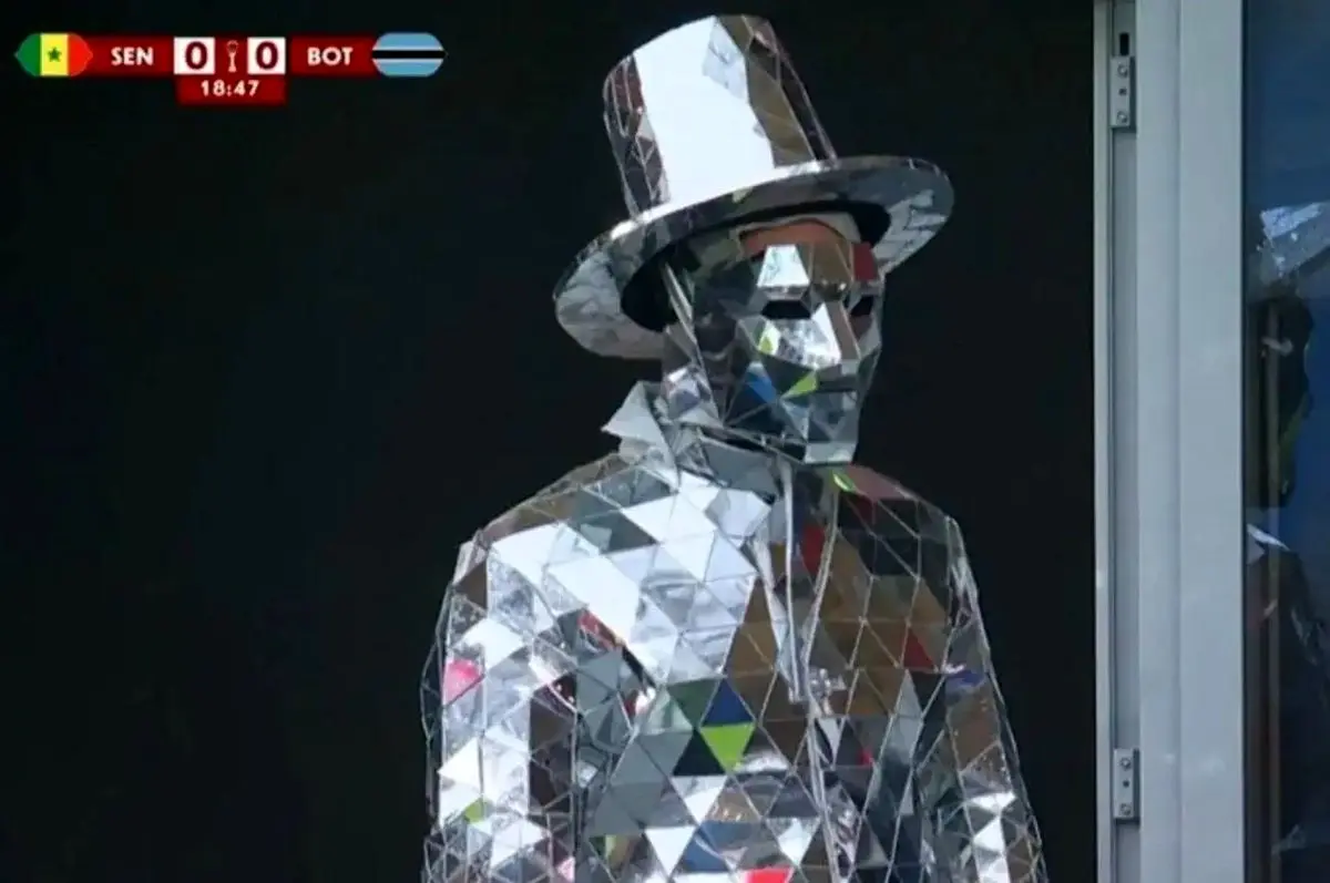 لباس عجیب هوادار سنگال در جام ملت‌ها جنجال به پا کرد!