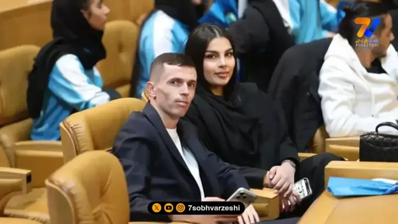 گشتی عاشقانه یاسر آسانی و همسرش در دل تهران؛ ستاره استقلال در کنار عشقش در جشن ۸۰ سالگی!