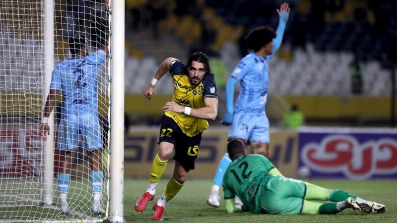 سپاهان پس از ۲۳ سال طلسم شکست‌ناپذیری را شکست؛ هشتمین پیروزی متوالی در لیگ برتر!
