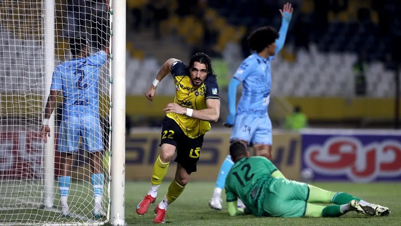 سپاهان پس از ۲۳ سال طلسم شکست‌ناپذیری را شکست؛ هشتمین پیروزی متوالی در لیگ برتر!