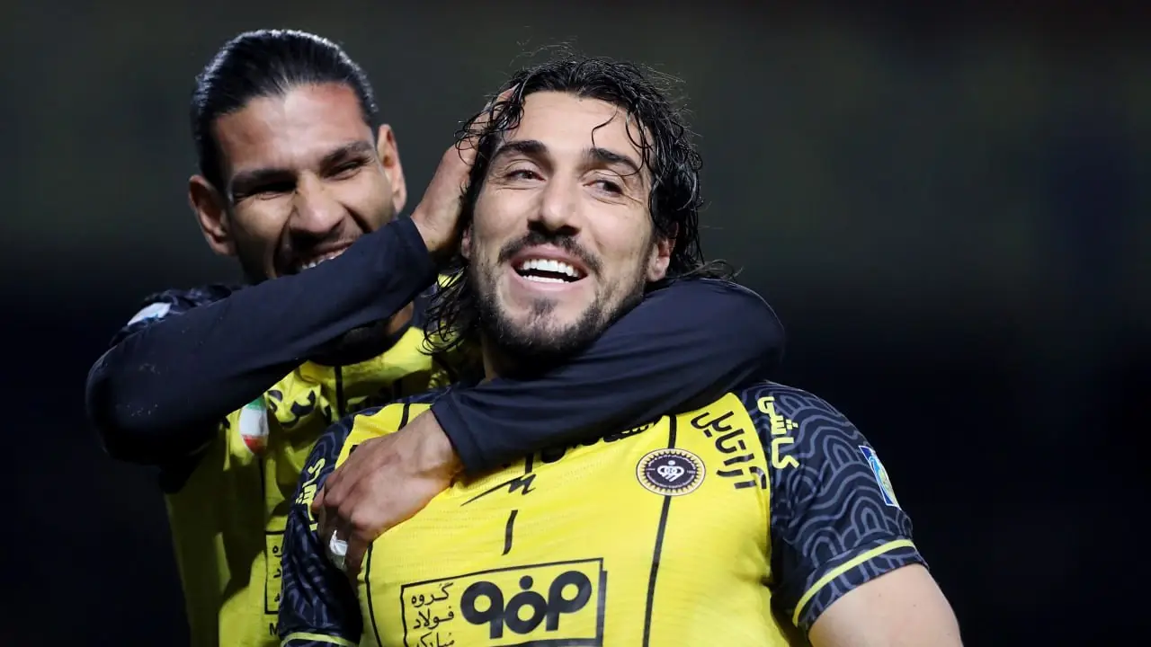 سومین تعویض طلایی محرم نویدکیا؛ سپاهان با گل دقیقه ۹۵ صدر جدول را به دست آورد!