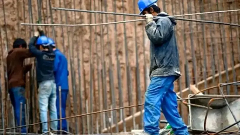 زندگی تلخ کارگران فصلی؛ وقتی نه حقوق مناسب داریم، نه بیمه!