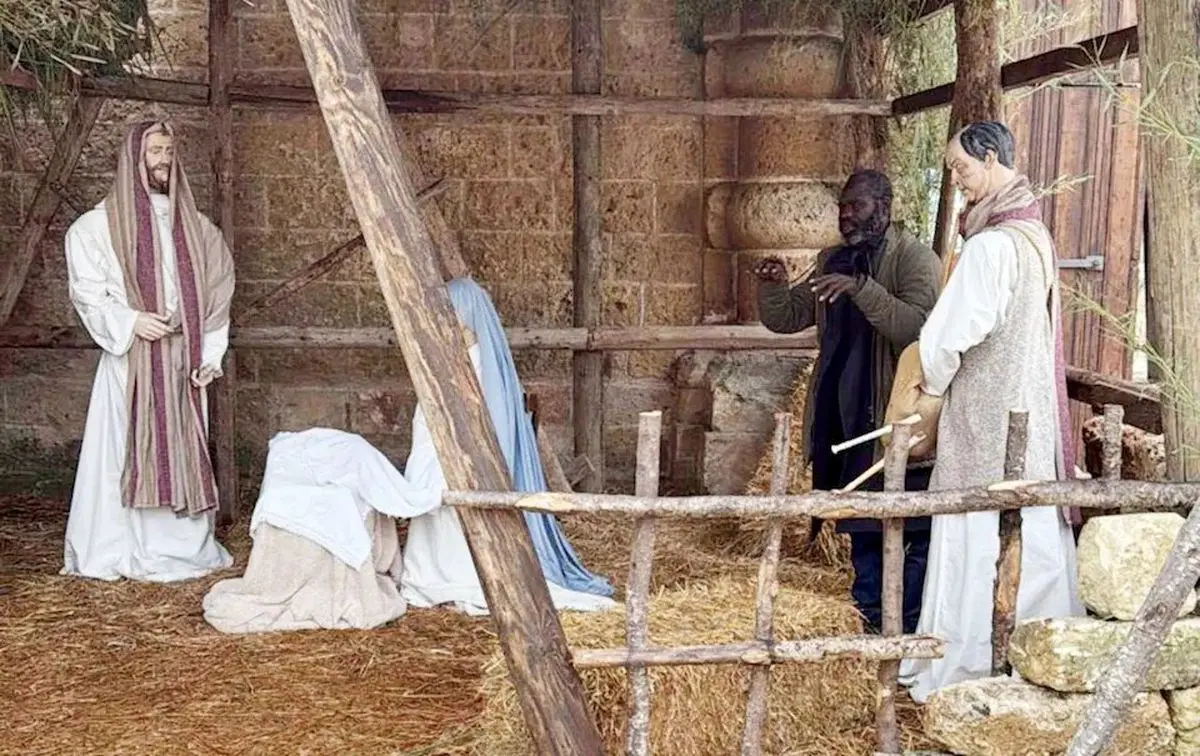 شکار فراری زیر نقاب مجسمه مسیح در میدان تاریخی گالاتونه!