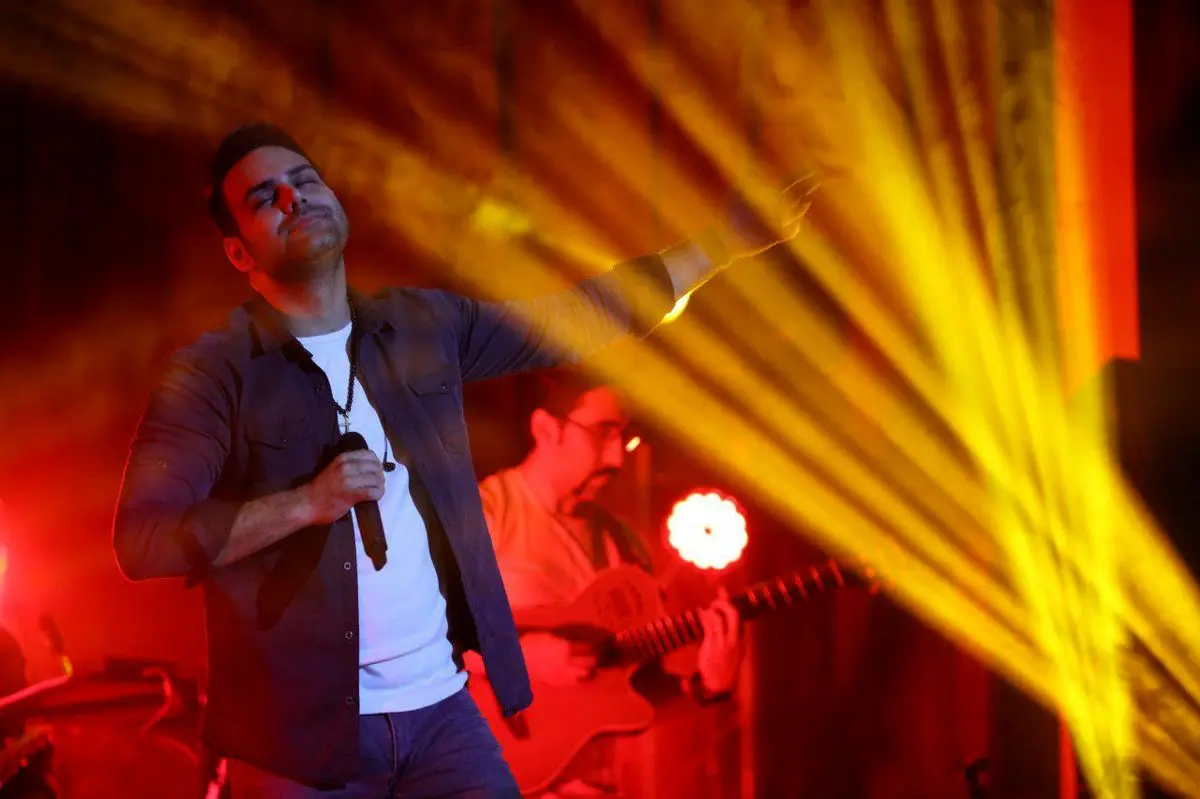 خواستگاری جنجالی سیامک عباسی وسط کنسرت که همه را شوکه کرد!