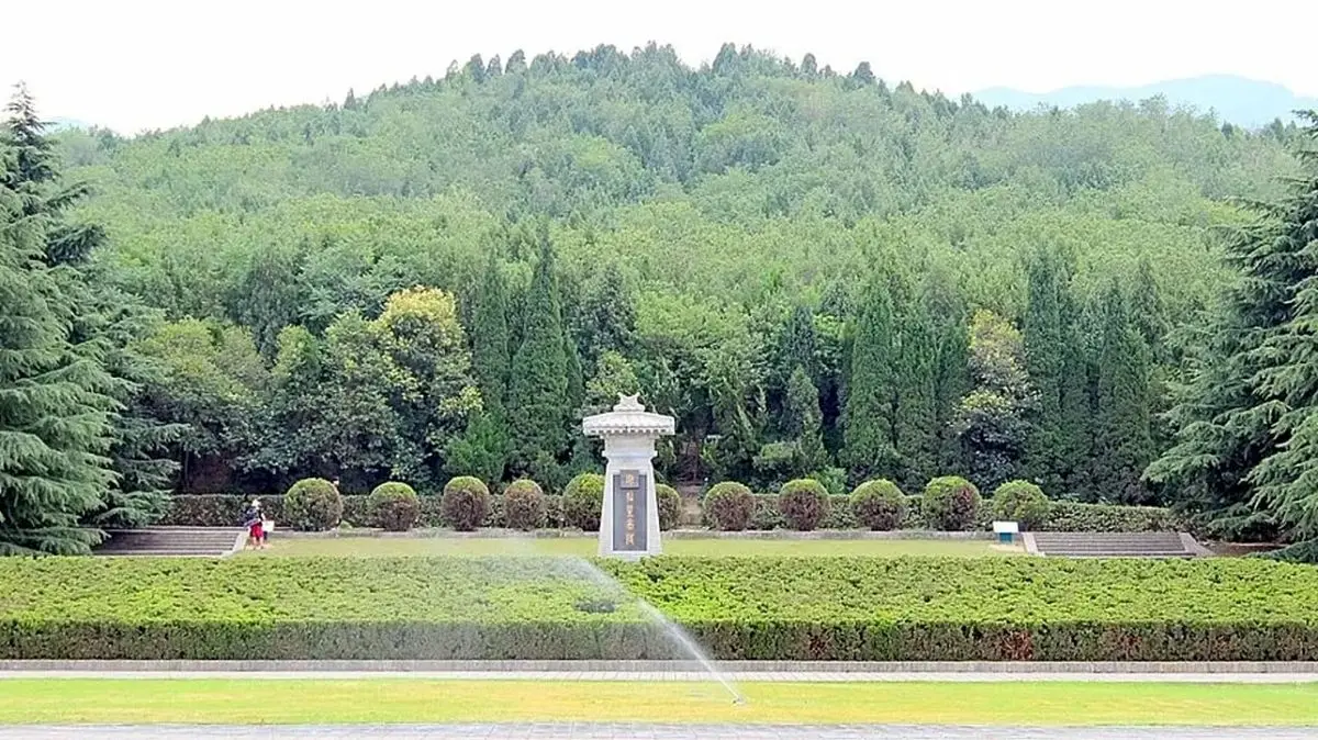 چرا آرامگاه ۲۲۰۰ ساله نخستین امپراتور چین هنوز مهر و موم است؟ رازهای رودهای جیوه فاش می‌شود!