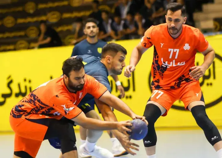 سایپا با بازگشتی هیجان‌انگیز صدرنشین لیگ هندبال شد؛ استقلال در تعقیب نزدیک سپاهان