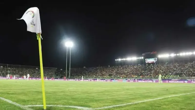 چمن ورزشگاه شهرقدس در آستانه نابودی؛ سرخابی‌ها به چه قیمتی بازی می‌کنند؟