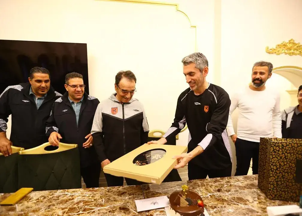 درخشش تولد جلال چراغپور در اردوی تیم مس رفسنجان؛ لحظه‌ای صمیمی و پرانرژی!
