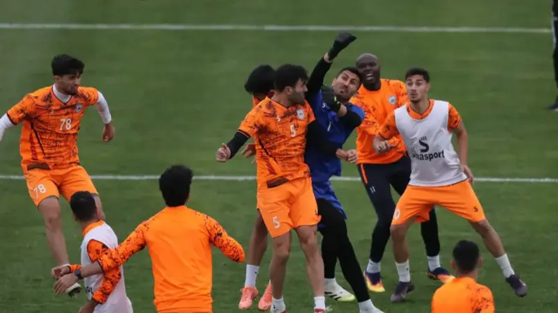 چادرملو با تمام توان به دنبال فتح صدر جدول و جا گذاشتن استقلال!