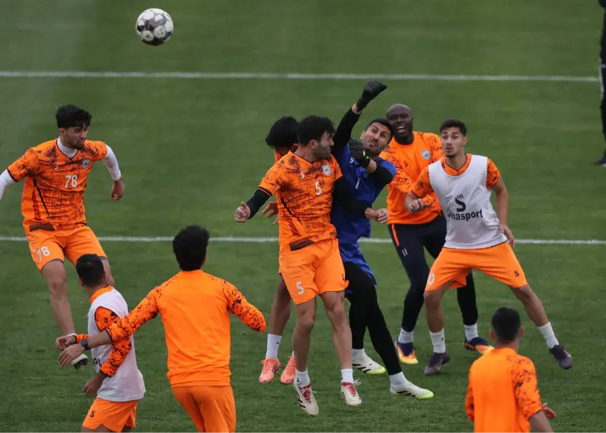 چادرملو با تمام توان به دنبال فتح صدر جدول و جا گذاشتن استقلال!