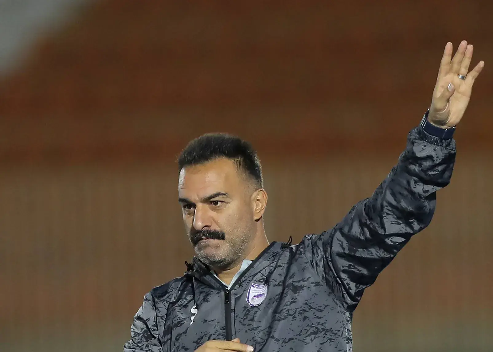 حنیف عمران‌زاده به ویدیوی جنجالی قبل از بازی با فولاد واکنش نشان داد!