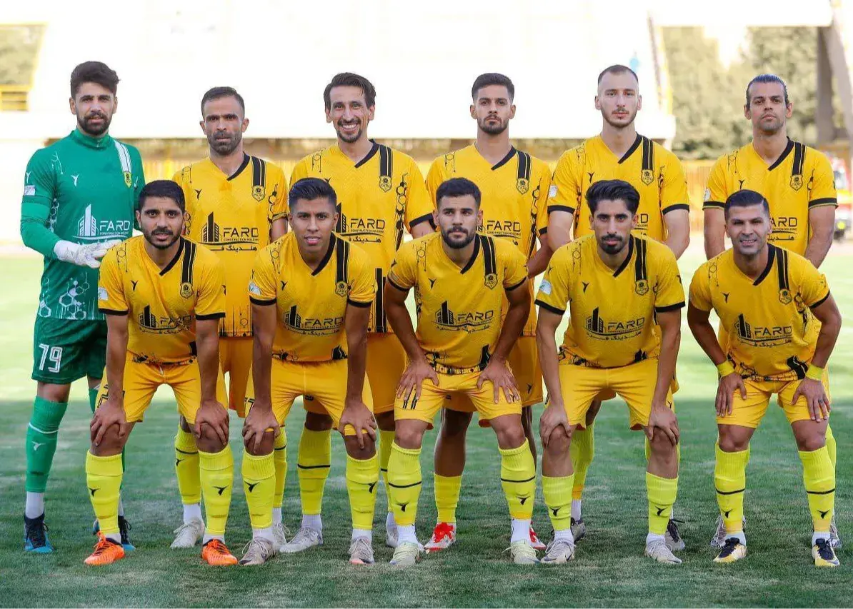 ادای احترام باشکوه البرزی‌ها به اسطوره جاودانه نساجی در دیدار حساس لیگ دسته اول