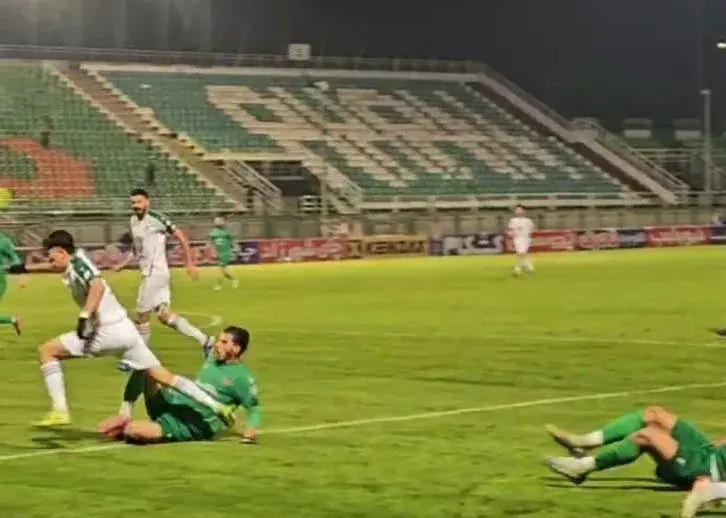 تصمیم شوکه‌کننده در سردترین بازی لیگ برتر که همه را متعجب کرد (عکس)