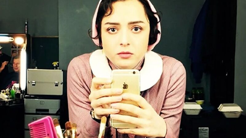 قاب زیرخاکی از کودکیِ ترانه علیدوستی روی دوش پدرش