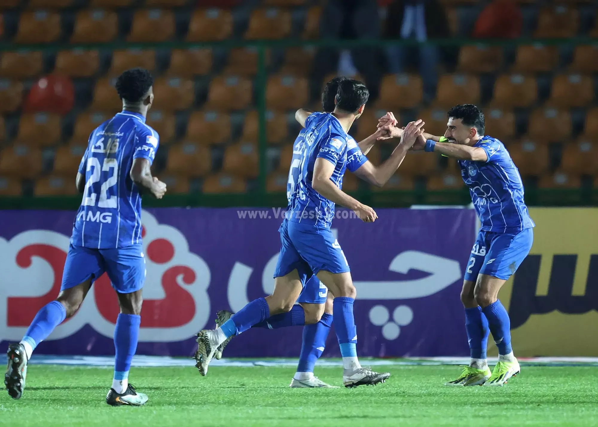 صالح به دروازه نزدیک شد و پاس گل داد!