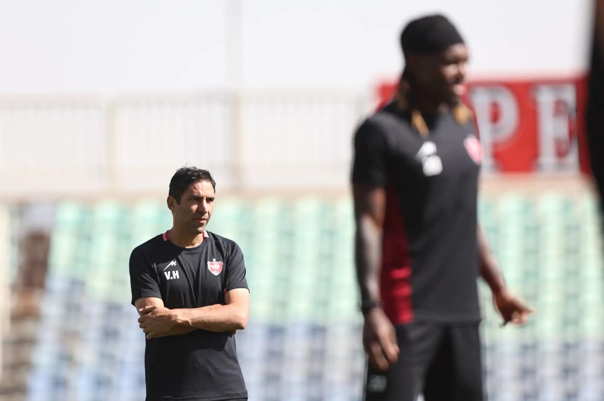 افشاگری بی‌سابقه بیفوما درباره اختلافش با سرمربی پرسپولیس؛ دلیل واقعی کنار گذاشتن او چه بود؟