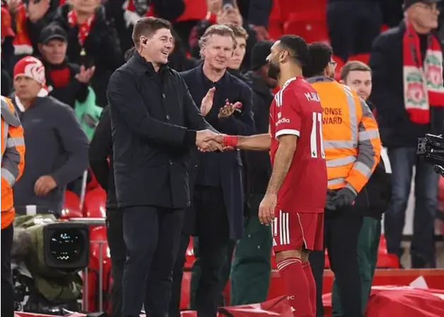 اگر کاپیتان لیورپول بودم، صلاح را جمع می‌کردم