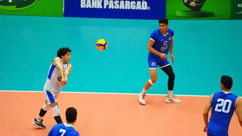 جدال نفس‌گیر سپاهان و استقلال: والیبال در صدر، فوتبال در انتظار!