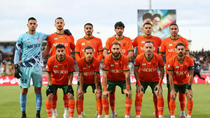 اولین تیم لیگ برتری در جزیره کیش اردو زد