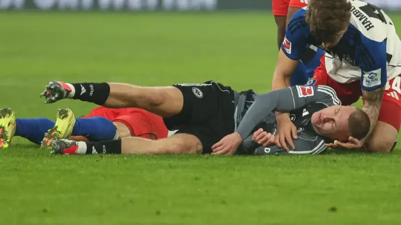 نجات جان بازیکن حریف توسط ستاره ۱۸ ساله در لحظه‌ای نفس‌گیر بوندس‌لیگا