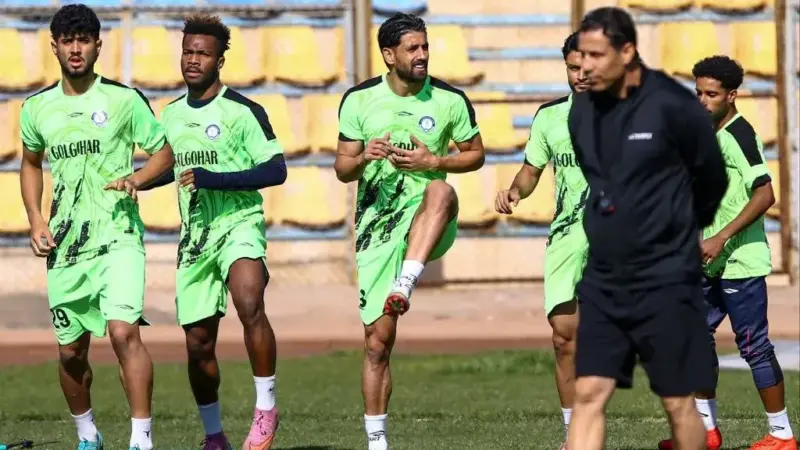 پیمان بابایی با حضور در تمرین گل‌گهر، شایعات خروج را رسماً رد کرد!