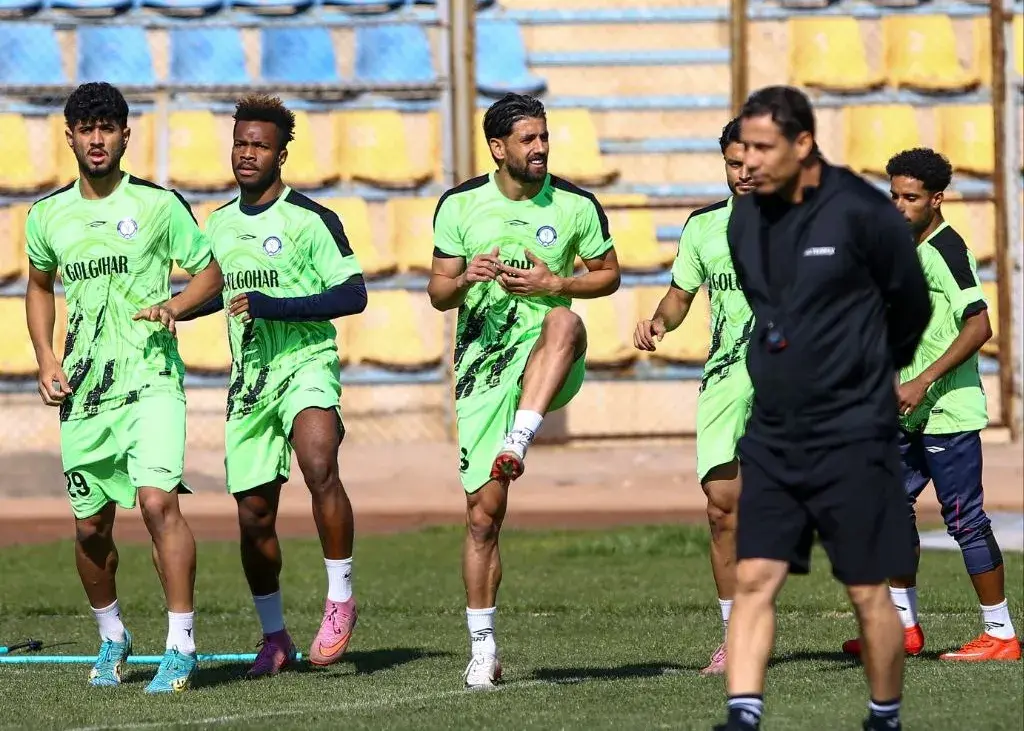 پیمان بابایی با حضور در تمرین گل‌گهر، شایعات خروج را رسماً رد کرد!