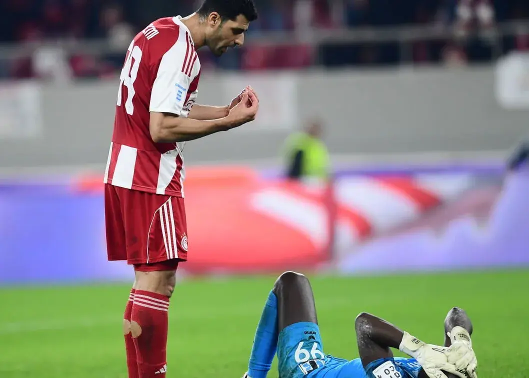 وقتی گلر وقت‌کش اروپا طارمی را زمین زد؛ نمایش جنجالی المپیاکوس در خانه‌اش!