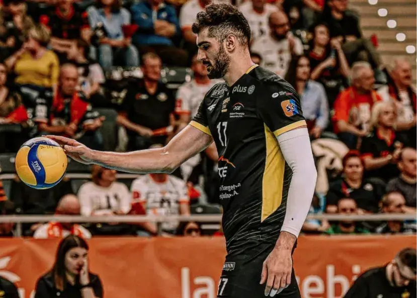 امین اسماعیل‌نژاد در تقابل مستقیم با ستاره بی‌رقیب والیبال جهان در لیگ ترکیه!